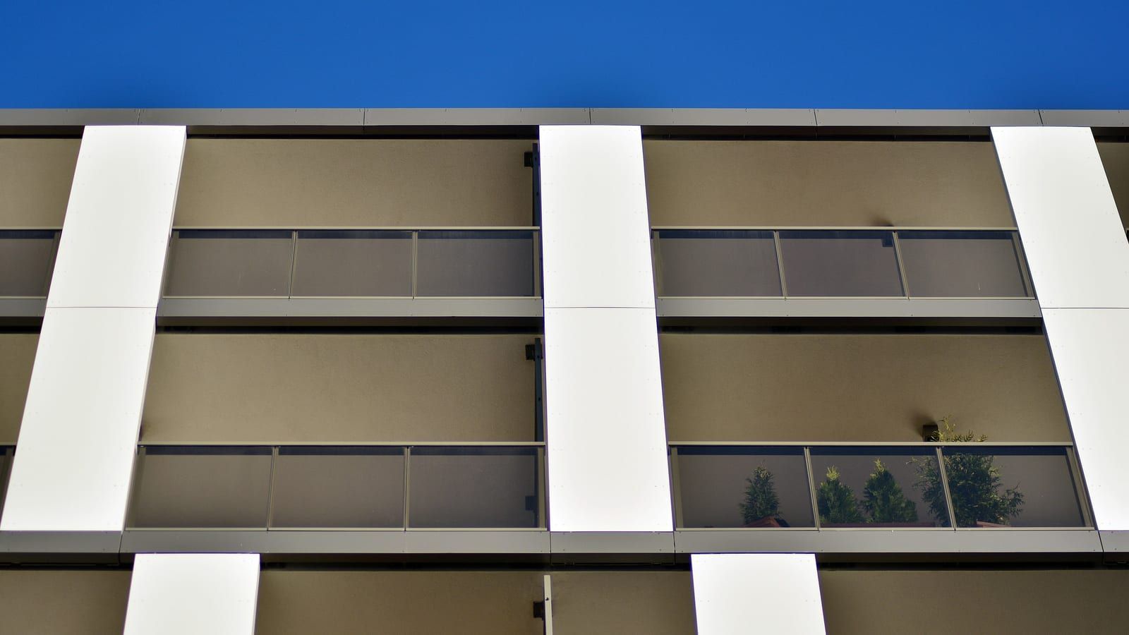 Edificio residencial de viviendas con un local de centro de transformación en planta baja